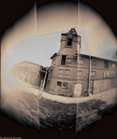 Pinhole, Berlin en photos; Communaute agricle de production au bord de l'Elbe (RDA)
