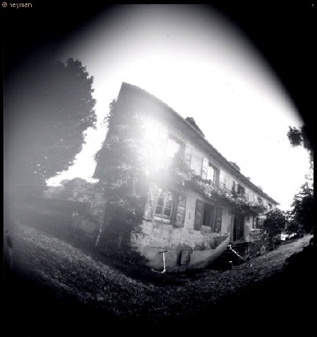 Pinhole, La maison de Pradines, dans le Cantal
